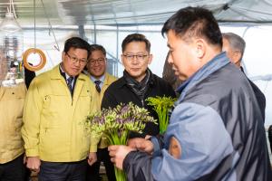 김현수 농식품부 장관 청양지역 화훼농가 방문