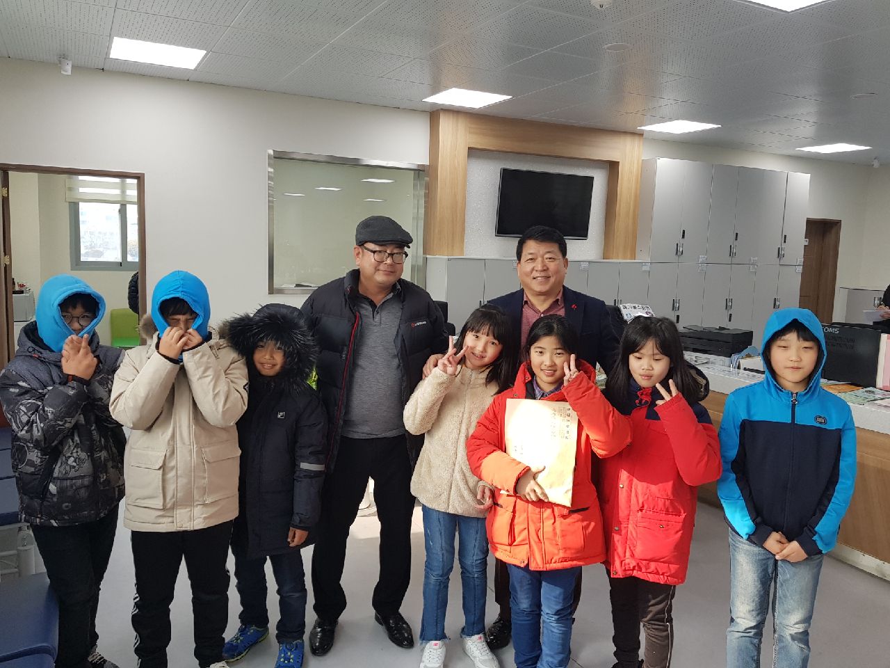 1208 청양초 어린이들 성금 기탁.jpeg
