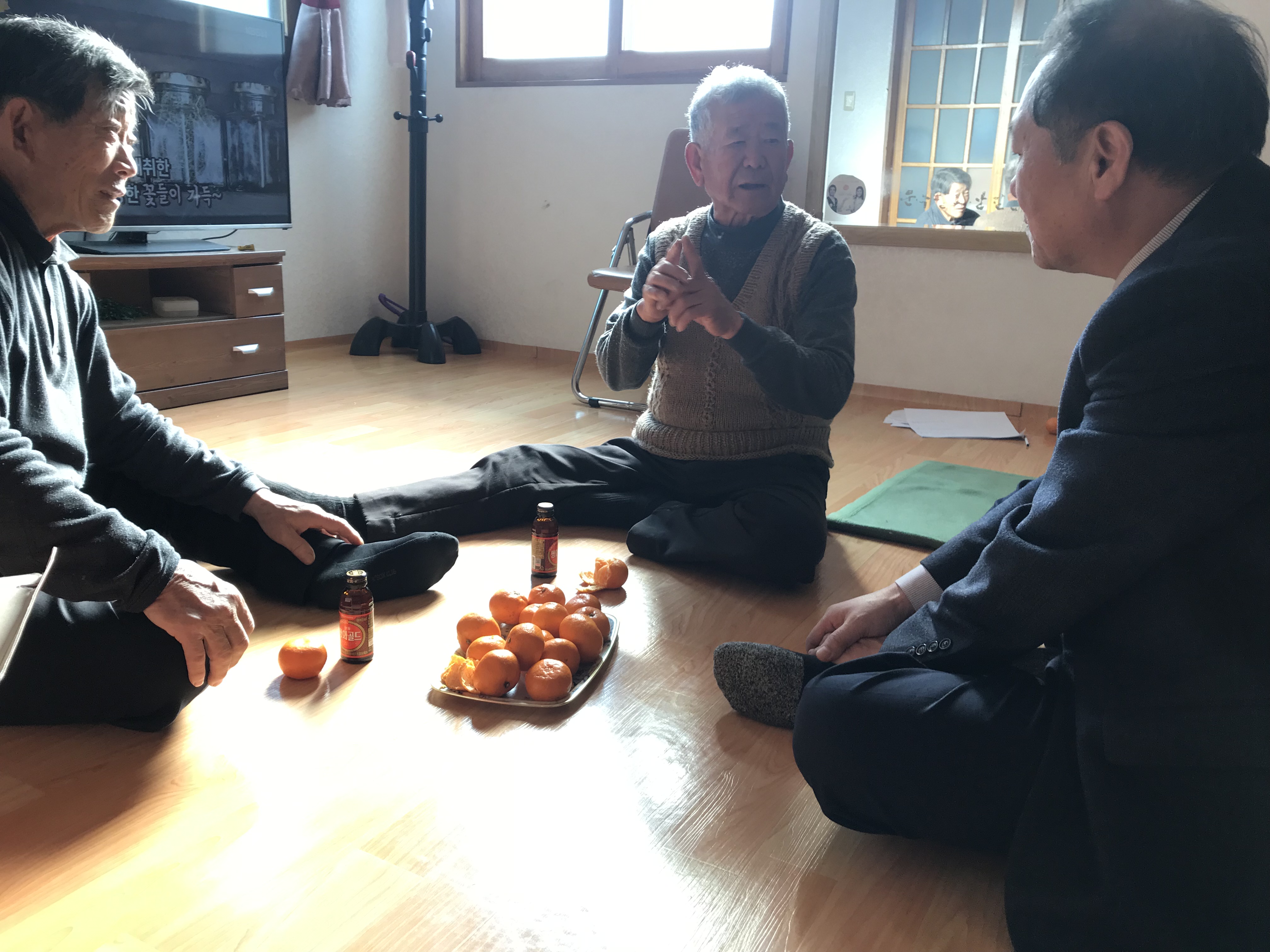 0110 이용만 운곡면장 경로당 방문1.JPG