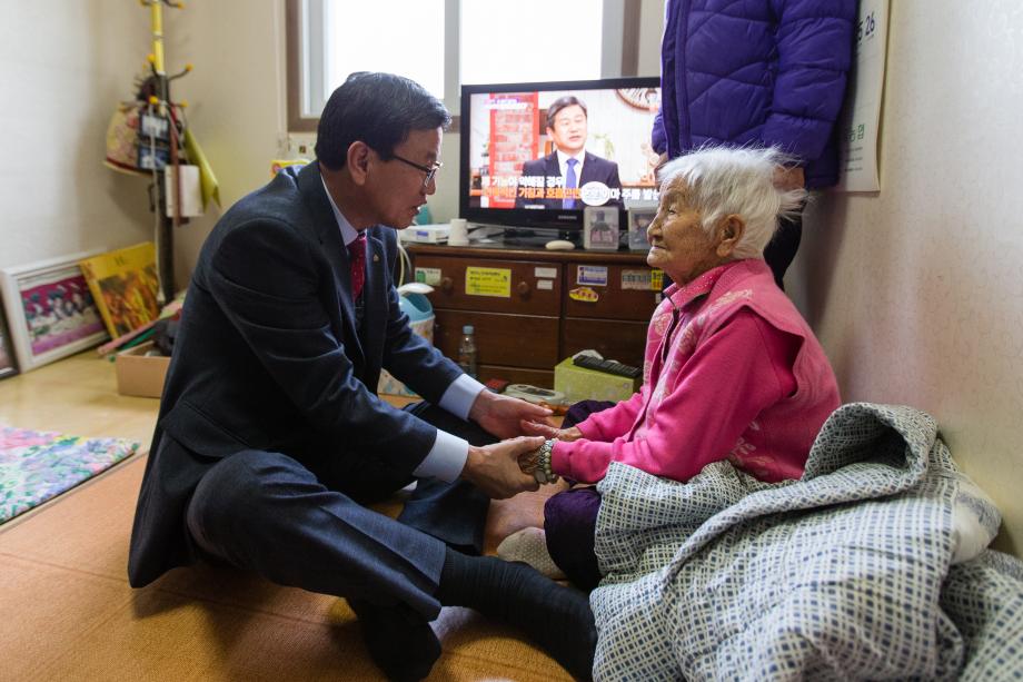 설맞이100세어르신및노인용양원방문_0010