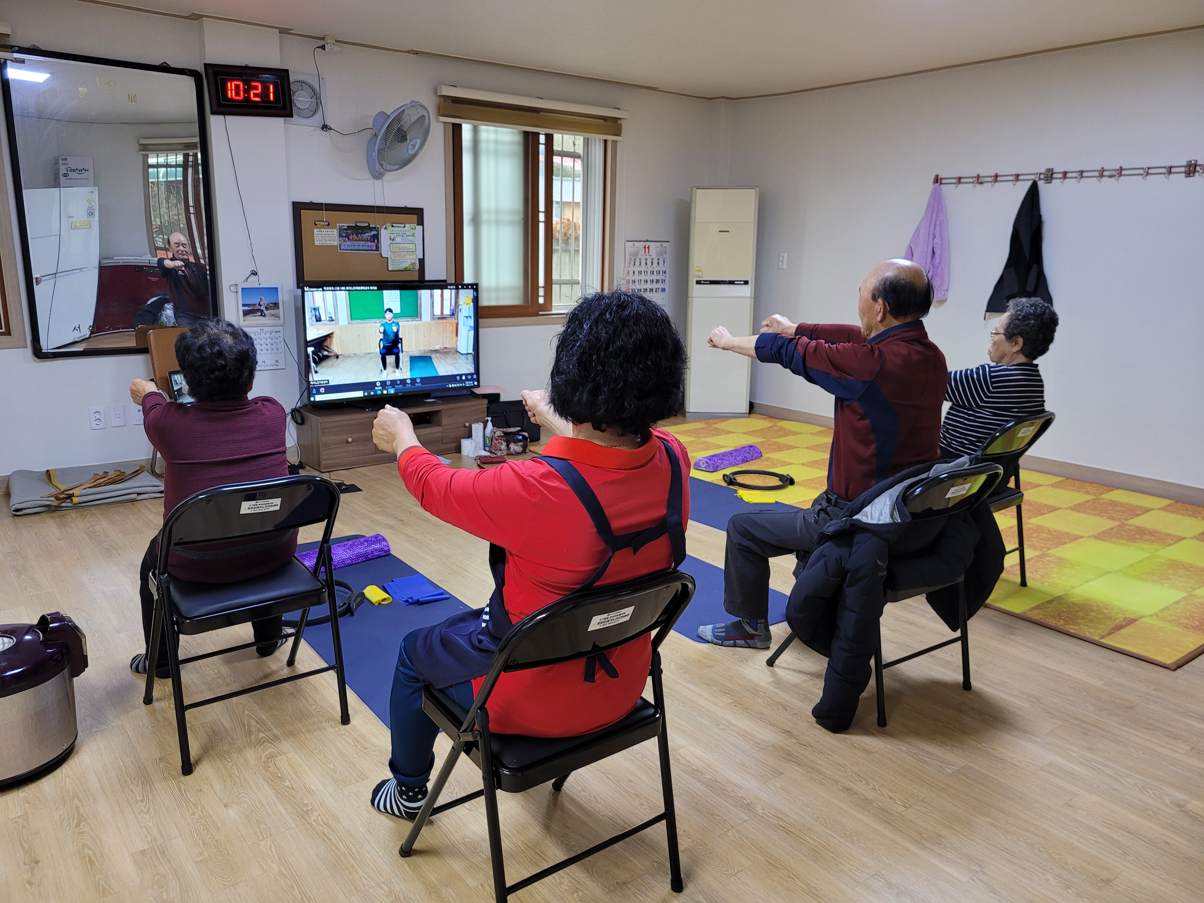 청양군, 통합돌봄으로 1,200여 취약계층 ‘건강 충전’-ICT 활용 온라인 운동지도-1