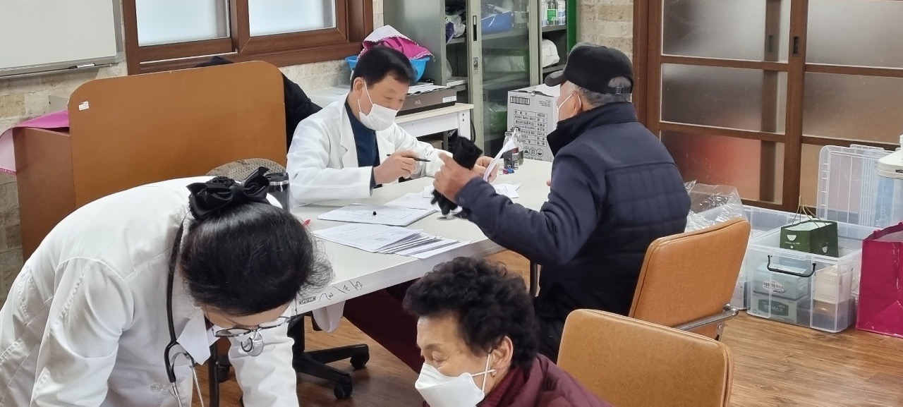 청양군, 형산리 마을서 ‘찾아가는 의료원’ 운영2.JPG