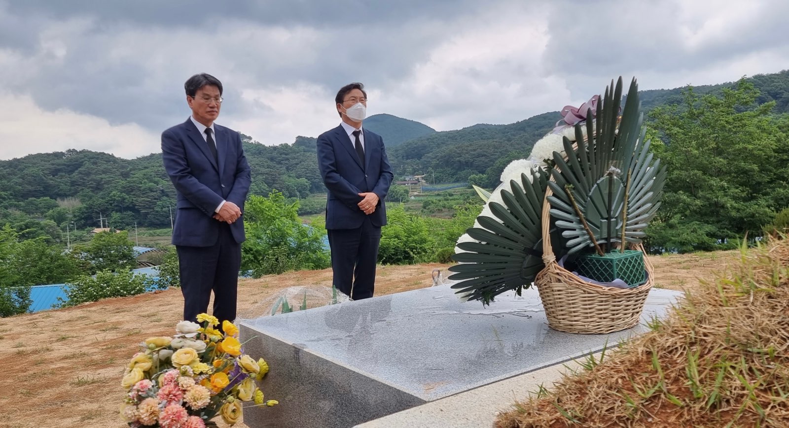 고 이완구총리 묘소 참배 (2)