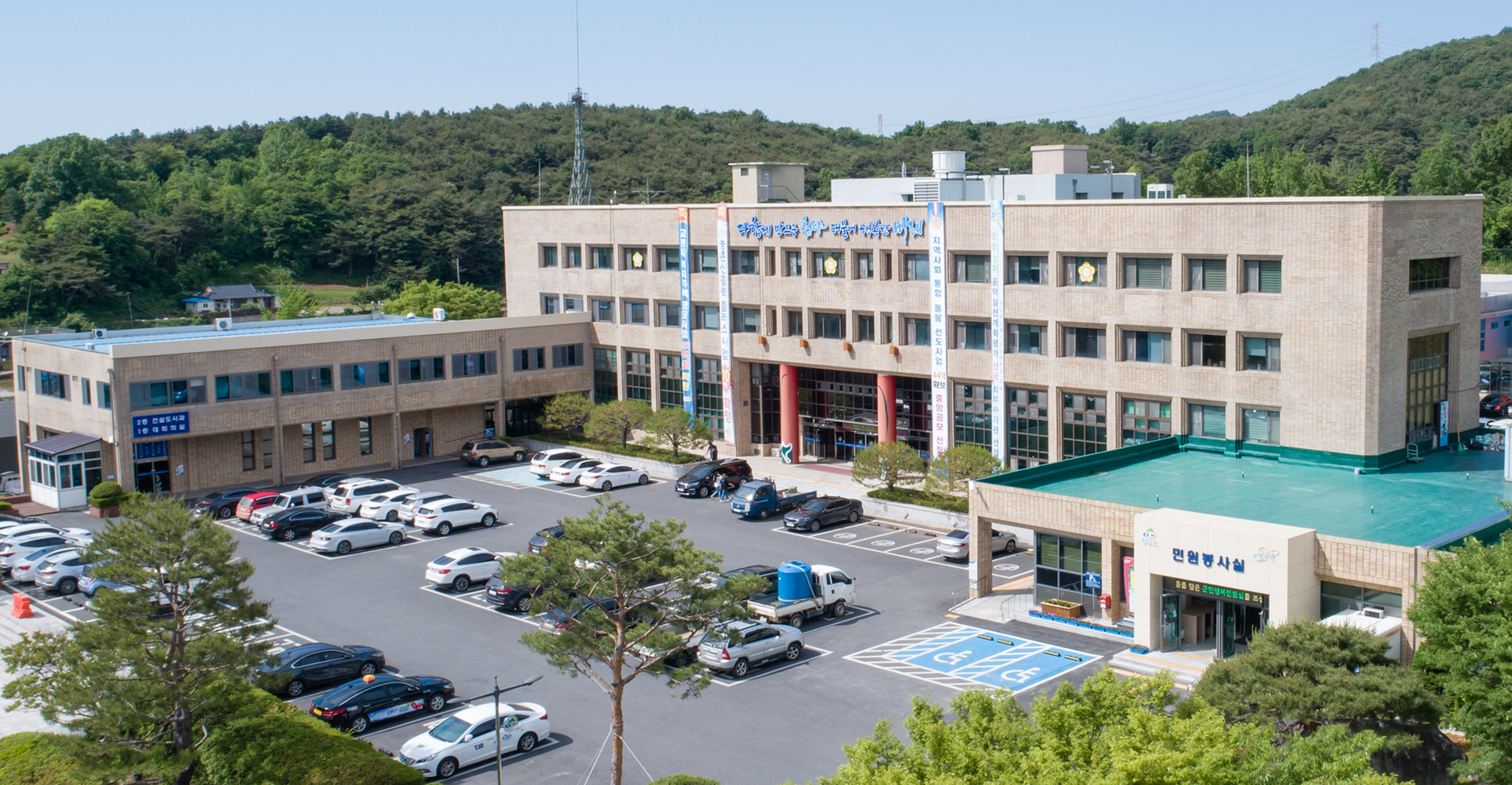 청양군, 관외 대학생 생활안정지원 대상자 선발-청양군청사