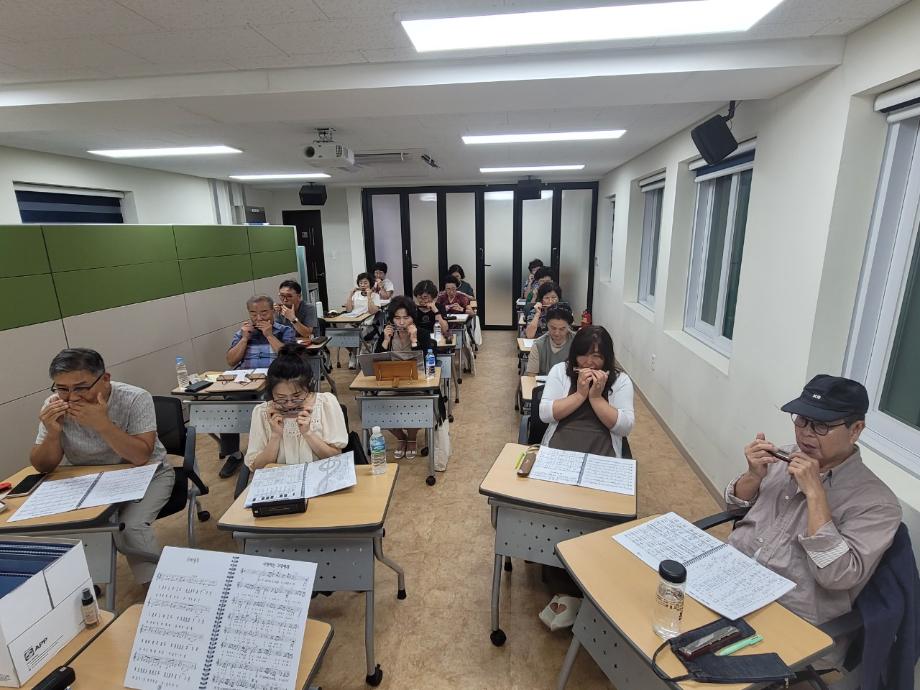 BandPhoto_2026_01_12_09_46_10