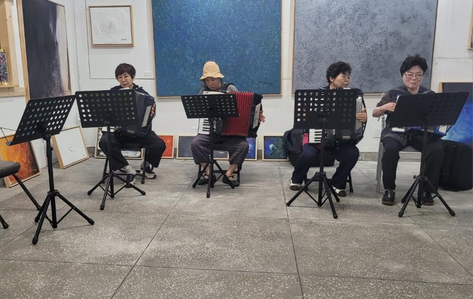 BandPhoto_2025_09_04_15_18_57