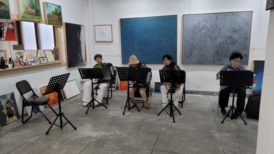 행복 아코디언1