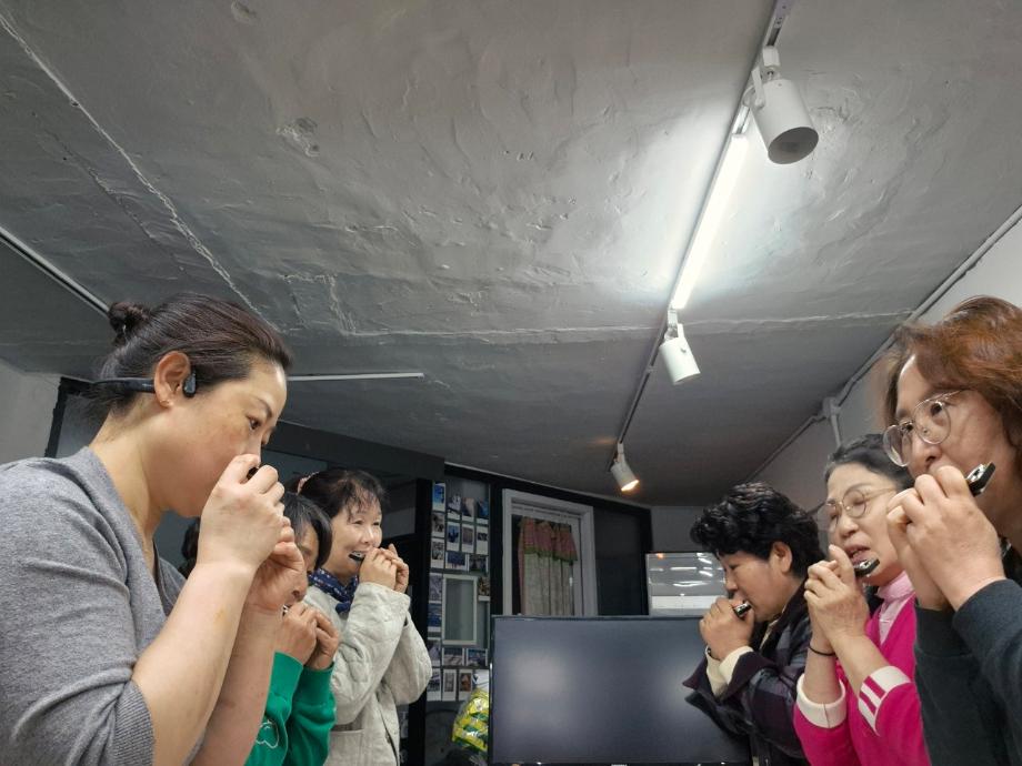 BandPhoto_2025_09_04_15_14_02