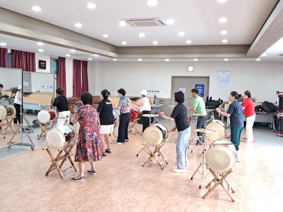 BandPhoto_2025_09_04_15_12_24