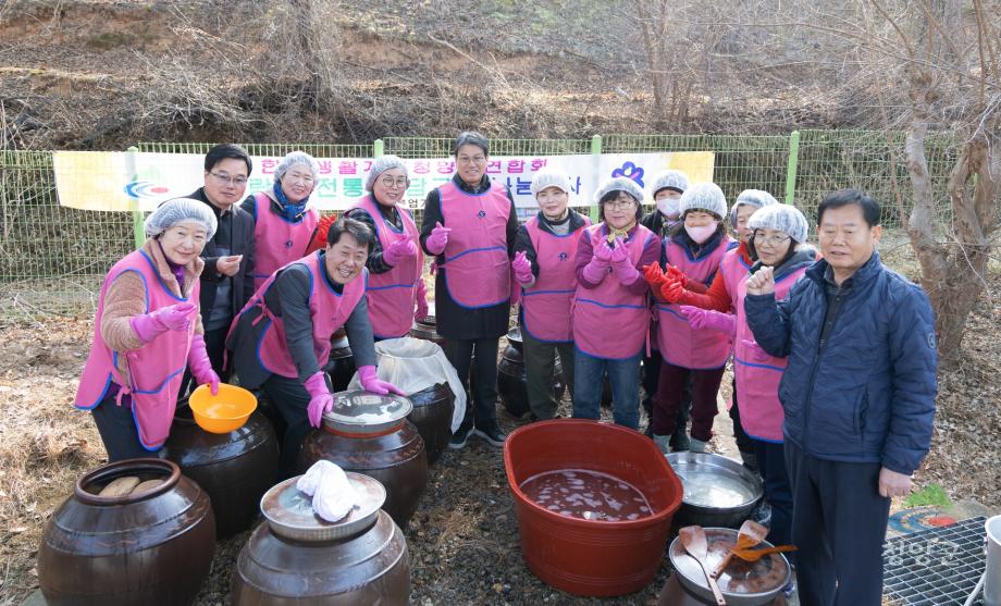 청양군 생활개선회 사랑의 장 담그기(01)