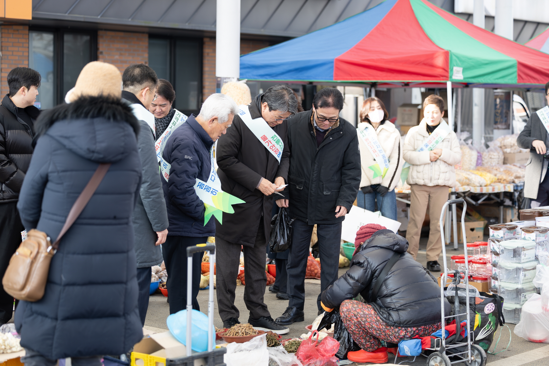 2. 청양군  ‘설맞이 전통시장 장보기·물가안정’ 캠페인 전개(2-1)