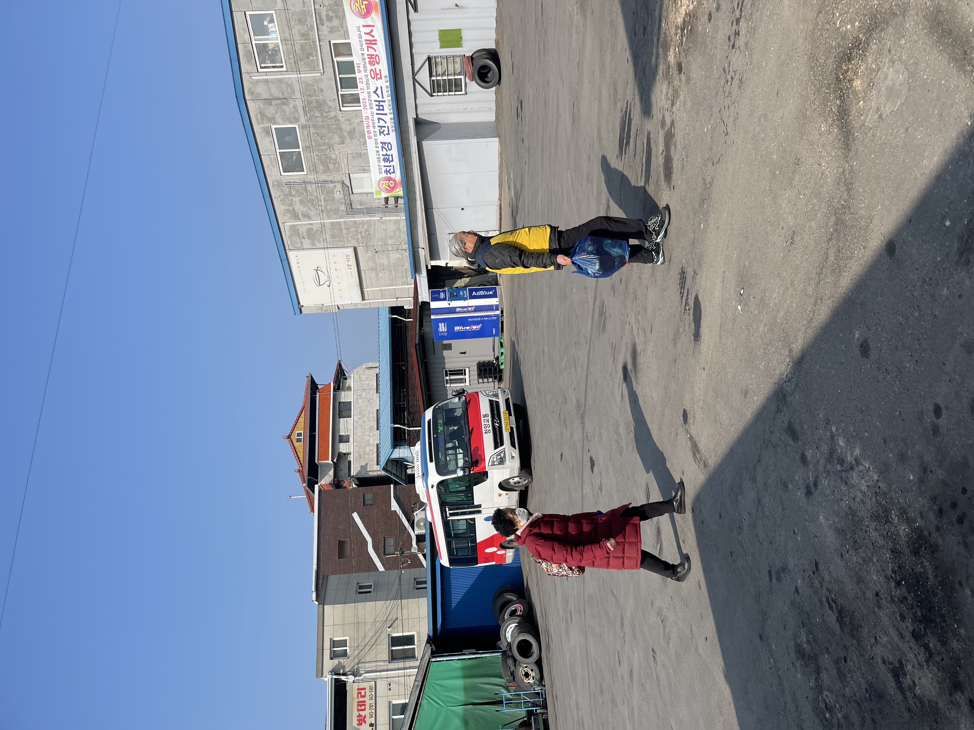 4. “어르신  무거운 장바구니 저희가 들어드릴게요!”(1-1).jpeg