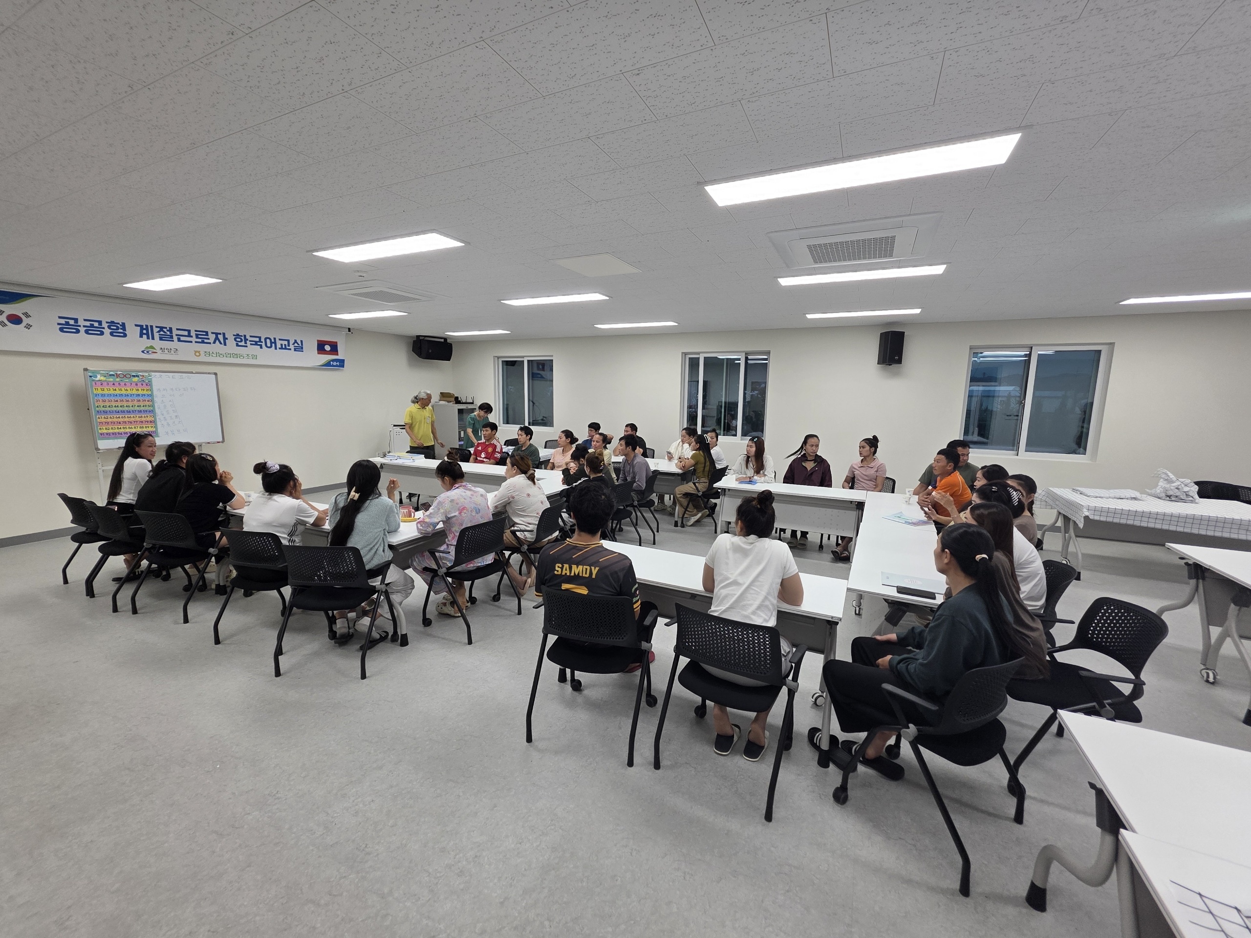 1. 청양군, 외국인 계절근로자 대상 ‘한국어교실’ 운영… 소통 강화 및 정주 지원(1-2).jpeg
