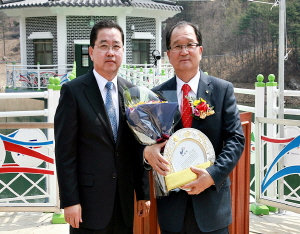 이석화 청양군수 한국농어촌공사 사장 감사패 받아