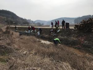 가재잡고 물장구치던 추억을 살린다