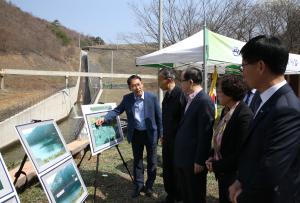 관산저수지 무한천에서 하루 6000톤씩 뿜어 올려