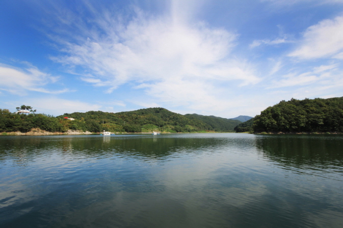 칠갑저수지의 풍경